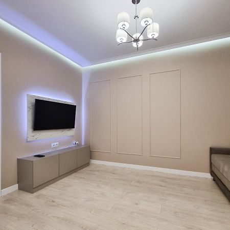 Botanica, 1 Bedroom Apartment With Living Chisinau Ngoại thất bức ảnh
