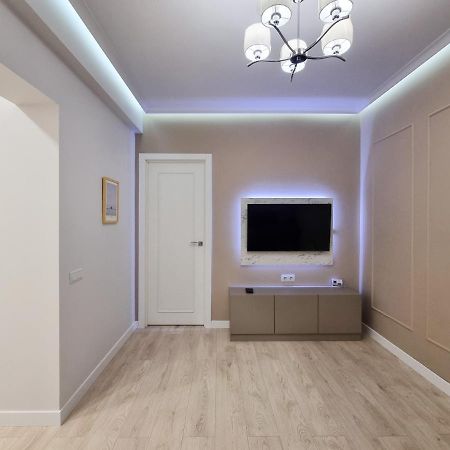 Botanica, 1 Bedroom Apartment With Living Chisinau Ngoại thất bức ảnh