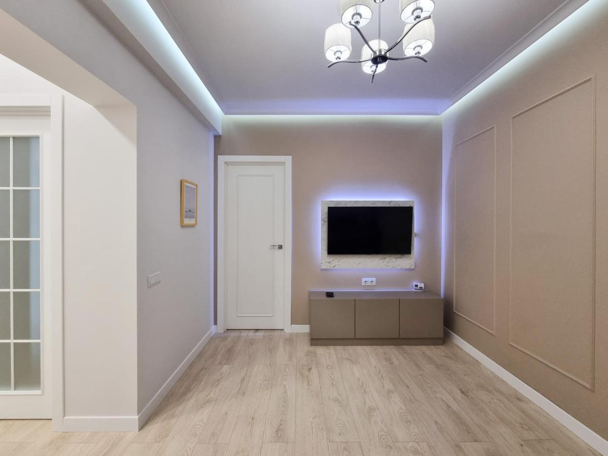 Botanica, 1 Bedroom Apartment With Living Chisinau Ngoại thất bức ảnh