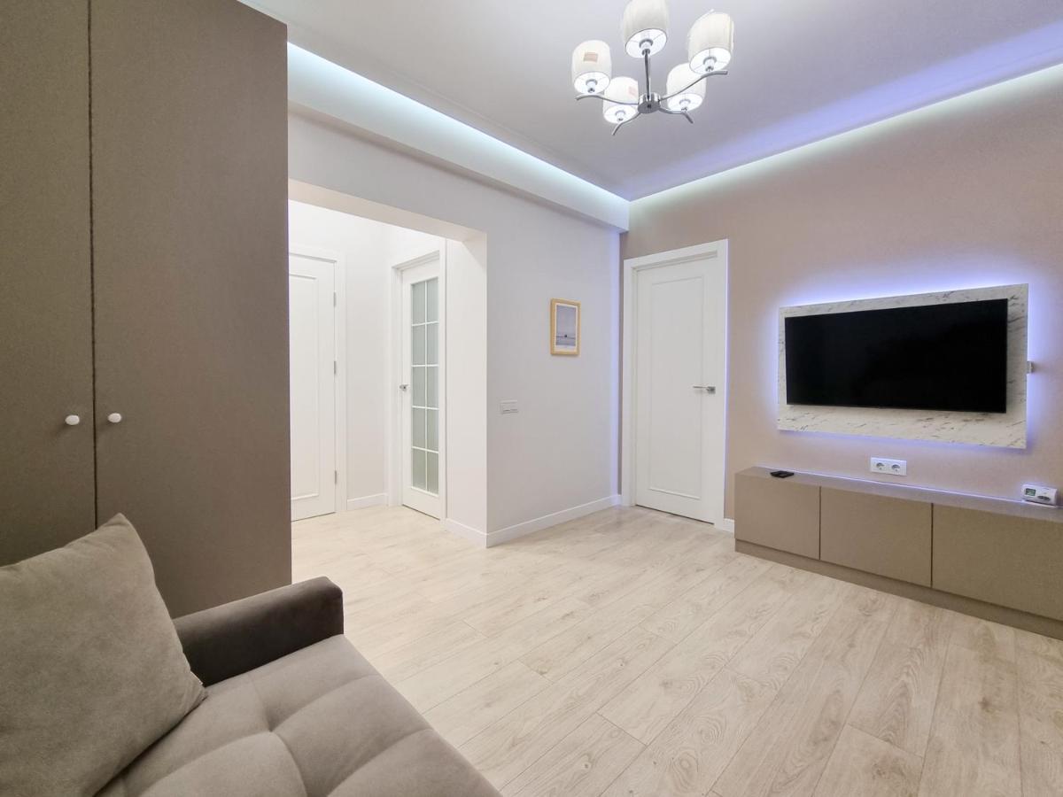 Botanica, 1 Bedroom Apartment With Living Chisinau Ngoại thất bức ảnh